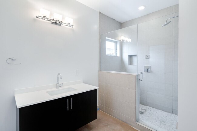 Foto del edificio - Spacious 3 Bedroom Home in Fishtown