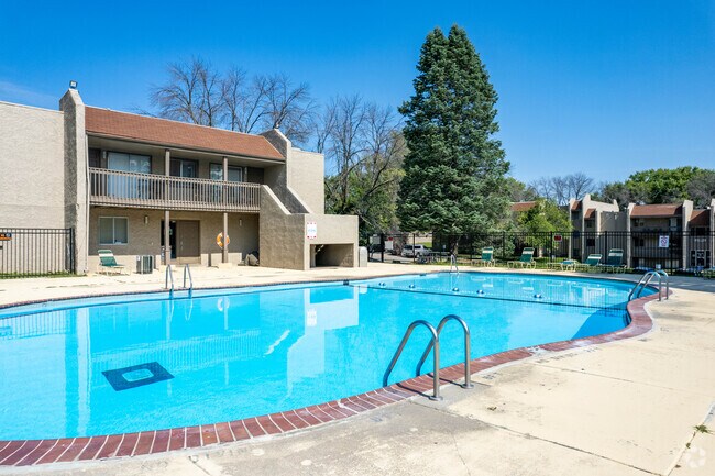Piscina - Sherwood Forest Apartments