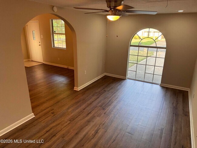 Foto del edificio - 8678 Yorktown Dr