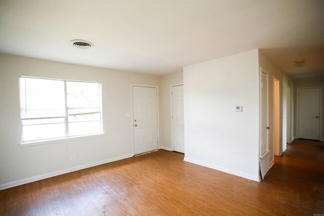 Building Photo - 2406 Belmoor Ave