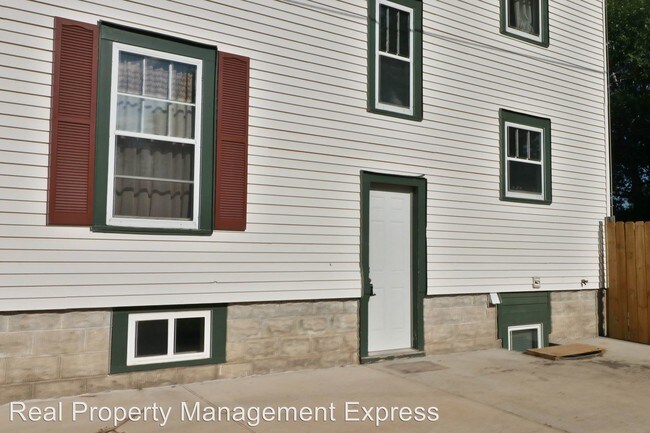 Building Photo - 812 W 23rd St