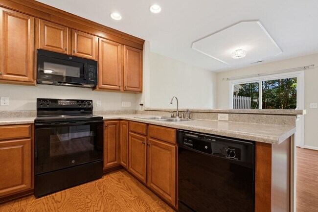 Foto del edificio - 3 Bedroom Townhouse in Braddock Park Community - Available May 1!