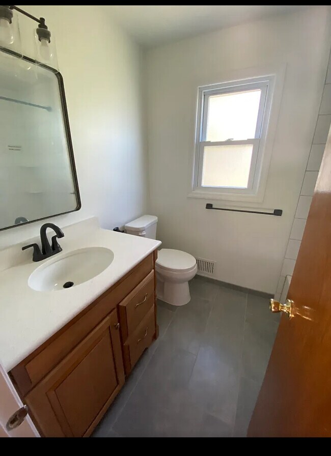 Foto del edificio - 2482 Sylvan Ave
