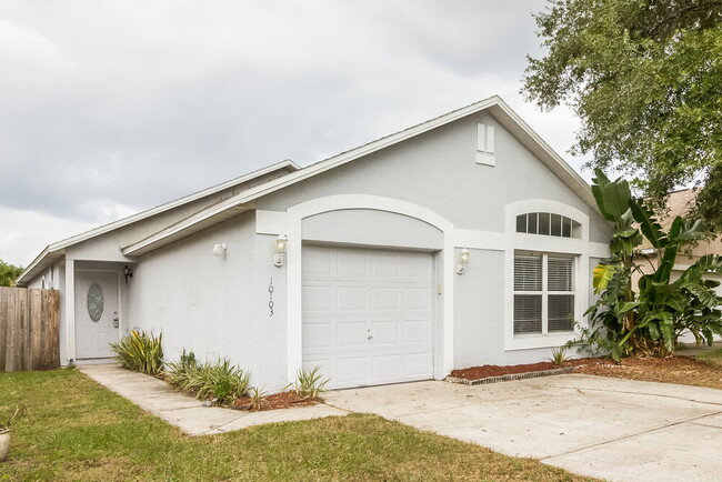 Foto del edificio - 10103 Richardson Ct