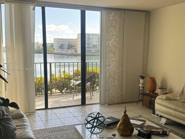 Foto del edificio - 18151 NE 31st Ct