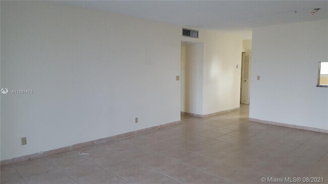 Building Photo - 205 SE 11th Terrace
