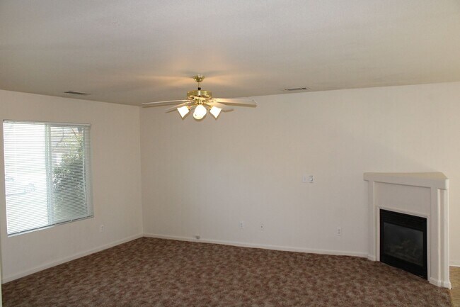 Building Photo - 3720 Vinewood Dr