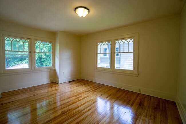 Building Photo - Lovely Historic Home - Available July 1, 2025