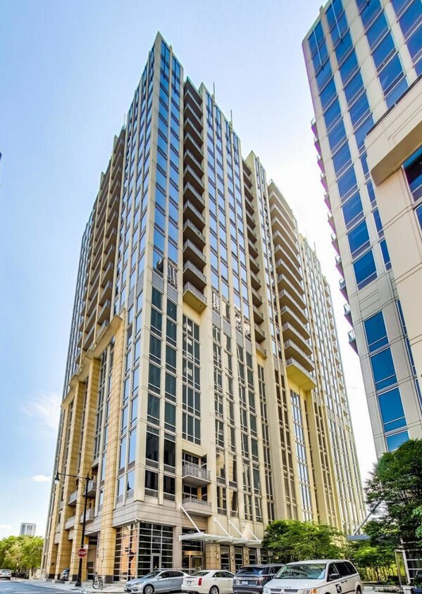 Frente de 700 N. Larrabee St. - 700 N Larrabee St