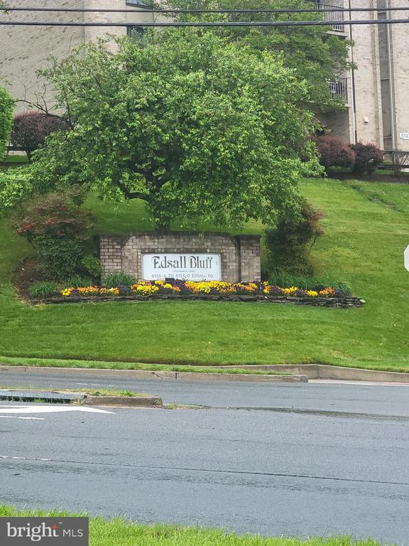 Foto del edificio - 6149 Edsall Rd