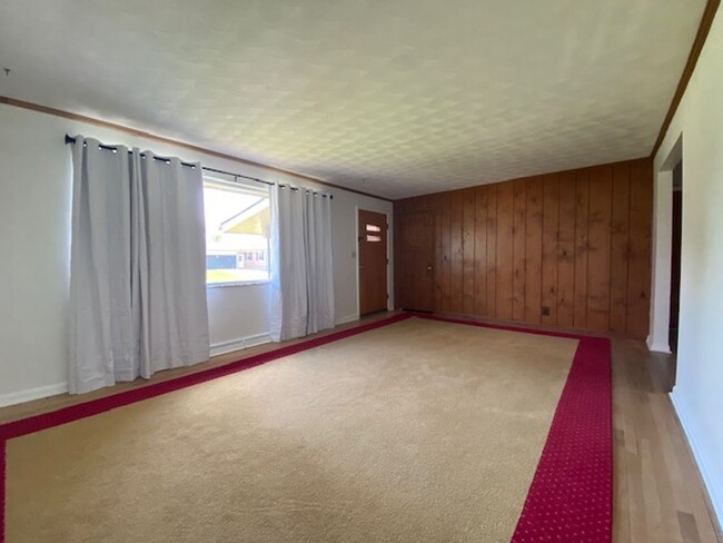 Foto del edificio - 3 Bedroom 1 Bathroom Available in Springfi...