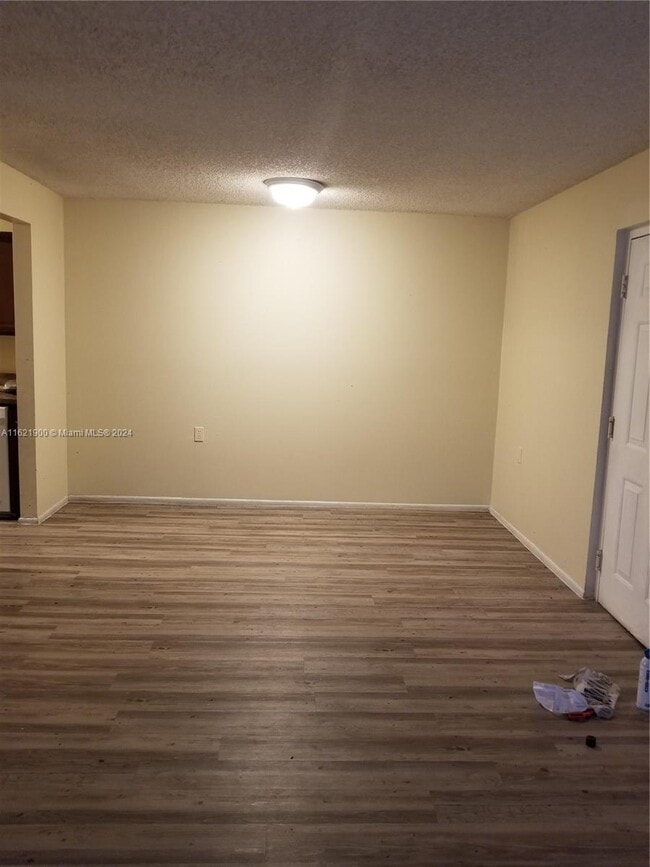 Building Photo - 1201 Lake Victoria Dr