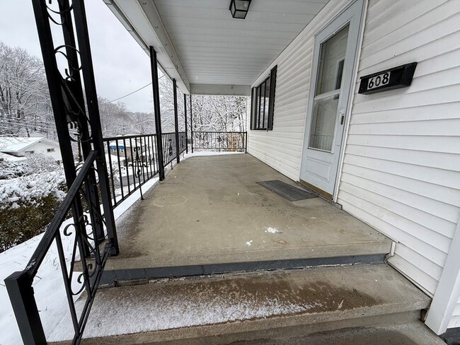 Foto del edificio - 608 Cooper Ave