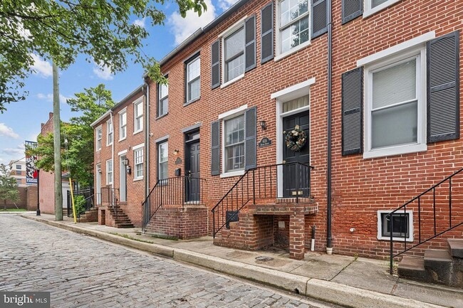 Photo - 635 Dover St Townhome