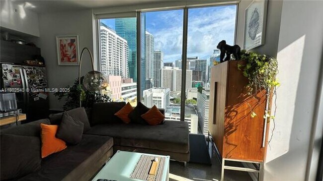 Foto del edificio - 151 SE 1st St