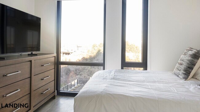 Foto del edificio - 1007 S Mint St