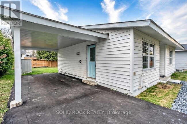 Building Photo - 2158 Fillmore Crescent