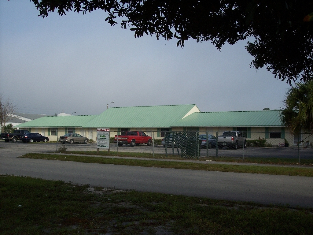 Building Photo - Center Apartments