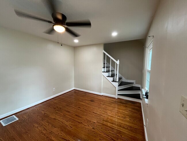 Building Photo - 4023 Valley View Dr