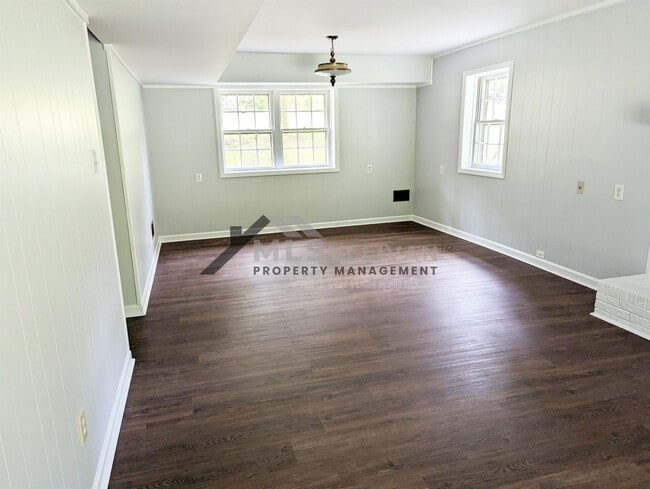 Foto del edificio - 1214 Cedar Creek Dr