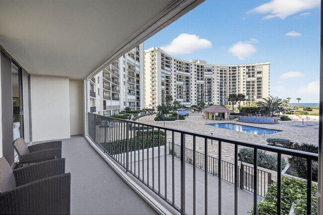 Foto del edificio - 100 Ocean Trail Way