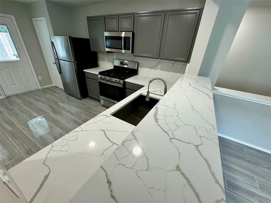 Building Photo - 18210 Valebluff Ln