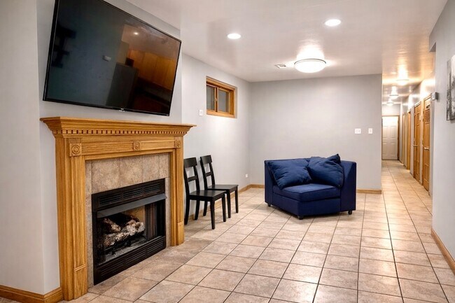 Foto del edificio - 5848 S Prairie Ave