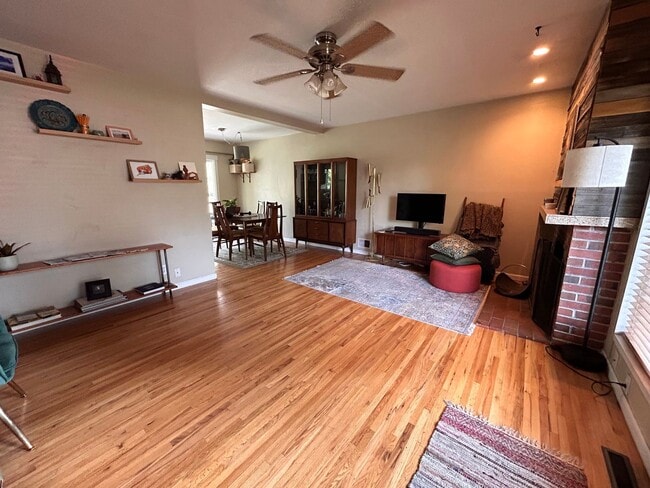 Foto del edificio - $0 DEPOSIT OPTION. CHARMING 3-BEDROOM HOME...