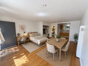 Building Photo - 362 N San Vicente Blvd