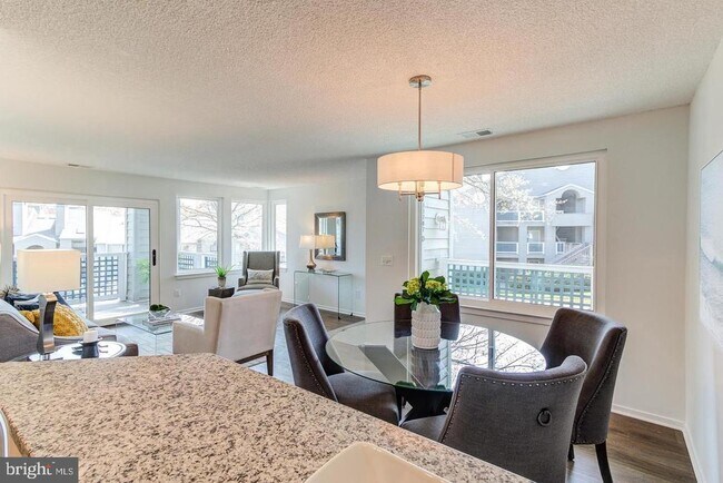 Foto del edificio - 11707 Summerchase Cir