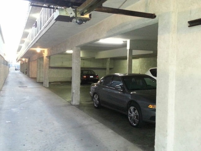 Foto del edificio - 13105 Kornblum Ave