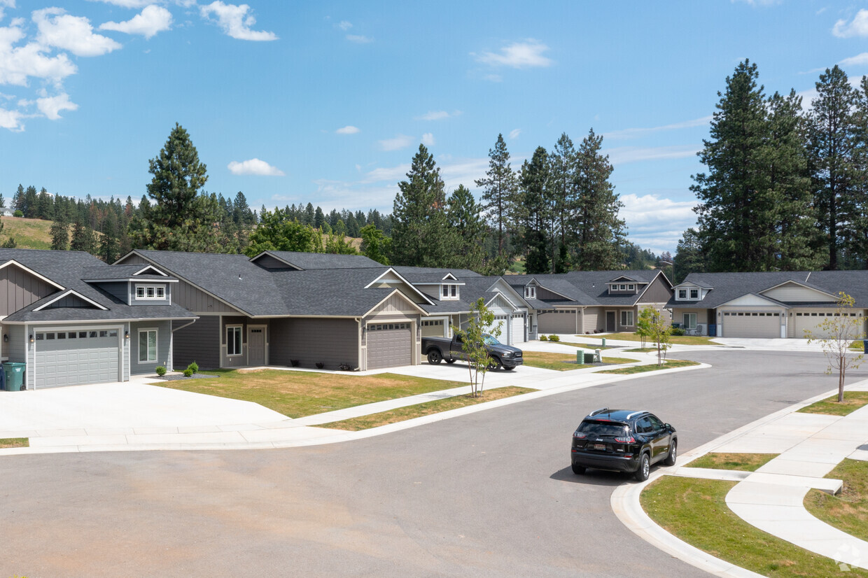 Primary Photo - Maplewood Villas