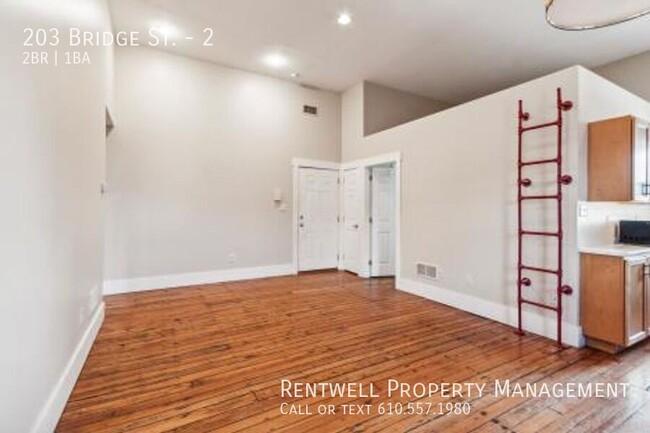 Building Photo - LOFT Style 2 Bedroom Apartment in the hear...