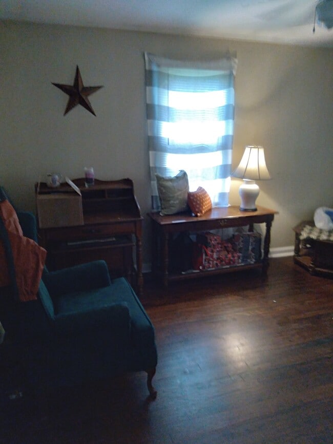 Guest bedroom/storage - 309 Watts St