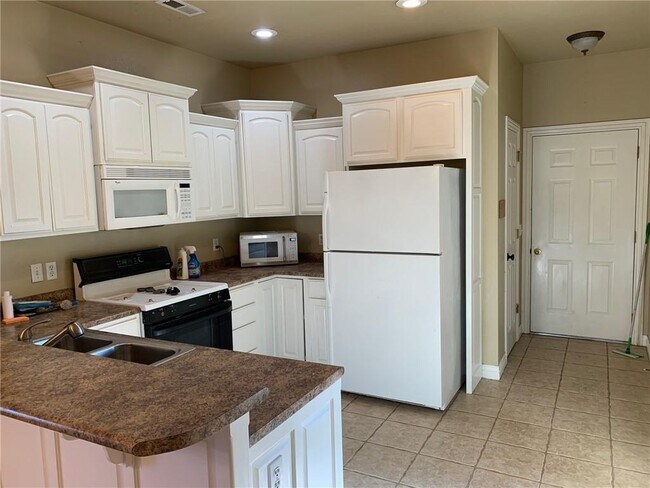 Foto del edificio - 6453 Tall Oaks Loop S