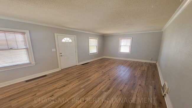 Building Photo - 700 S Hawthorne Ave