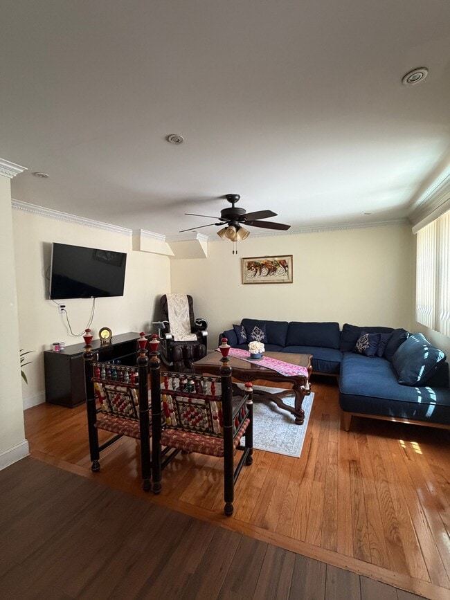 Building Photo - 356 Elvin St
