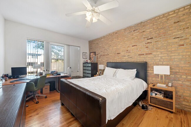 Building Photo - 1307 W Addison St
