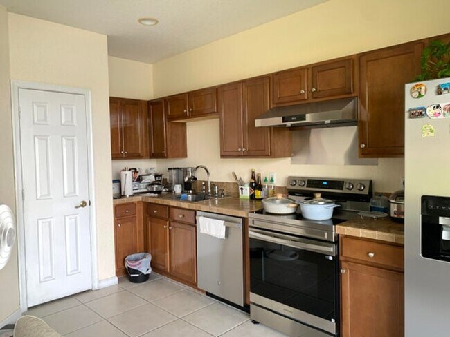 Foto del edificio - 2304 Center Stone Ln