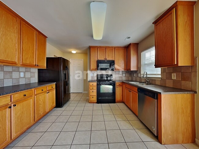 Building Photo - 4 Comesee Ct