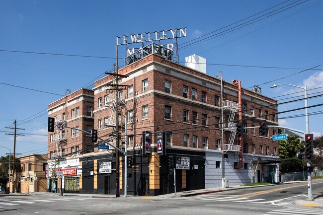 Foto del edificio - 307 N Rampart Blvd