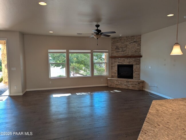 Building Photo - 3057 Trail Walk