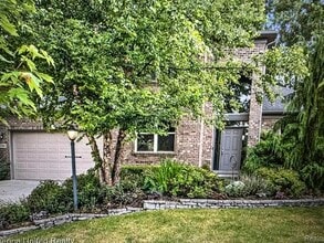 Building Photo - 2708 Trillium Hills Dr