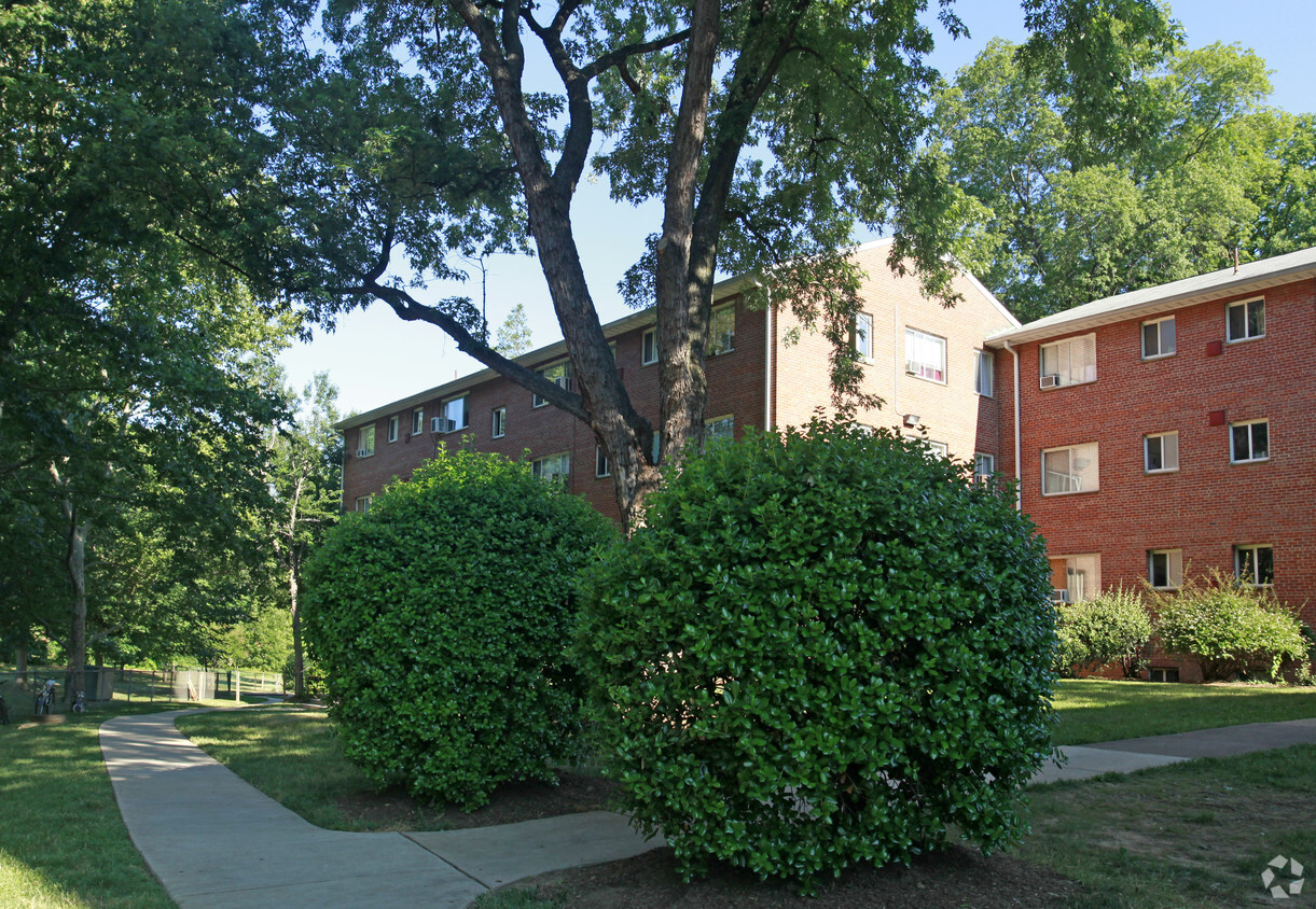 Building Photo - Aurora Hills Apartments