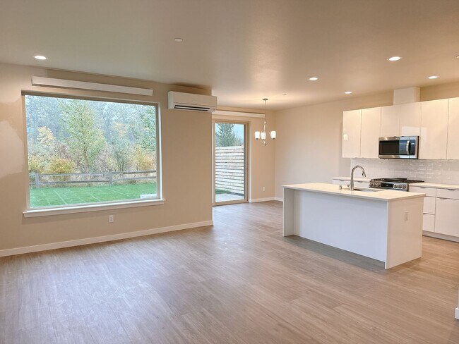 Foto del edificio - New 3 bdrm, 2.5 bath in Cordata Neighborhood