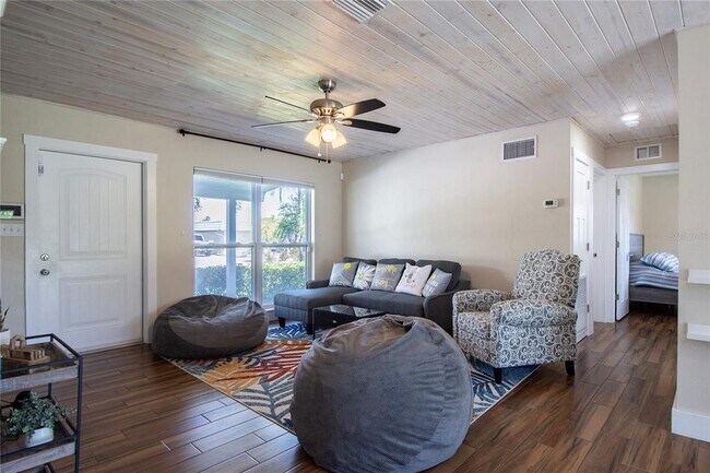Building Photo - 3665 Belle Vista Dr E