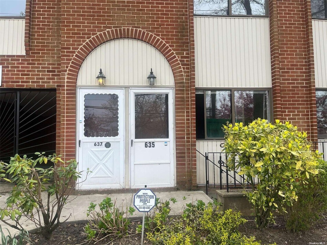 Primary Photo - 635 Chestnut St