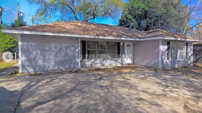 Building Photo - 412 Azalea Ave