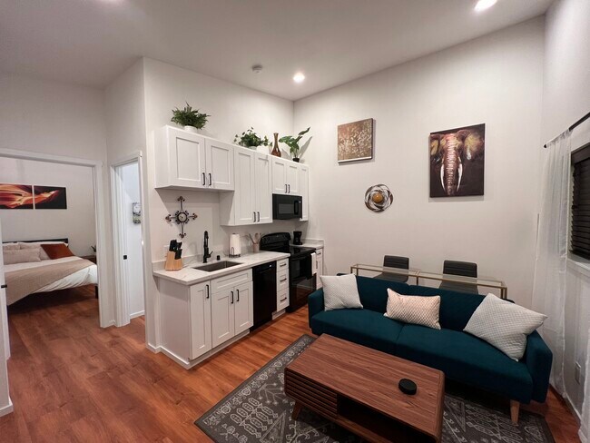 Building Photo - 8429 S Park Ave