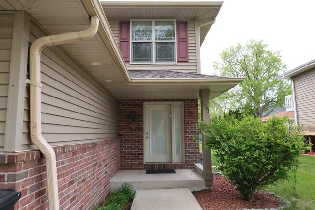 Building Photo - 5463 S Buckhorn Ave